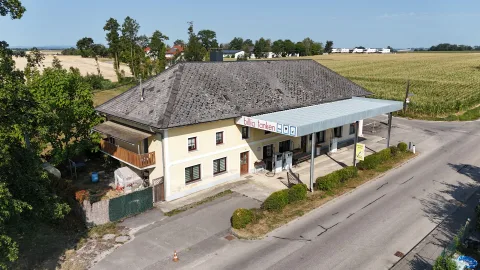 Aussenansicht Strassenseite, Wohn- und Geschäftshaus in Steinhaus