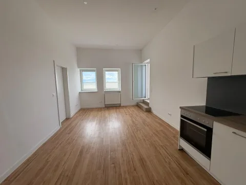 Wohn- und Essbereich mit Küche, 2-Zimmer-Wohnung in Roitham